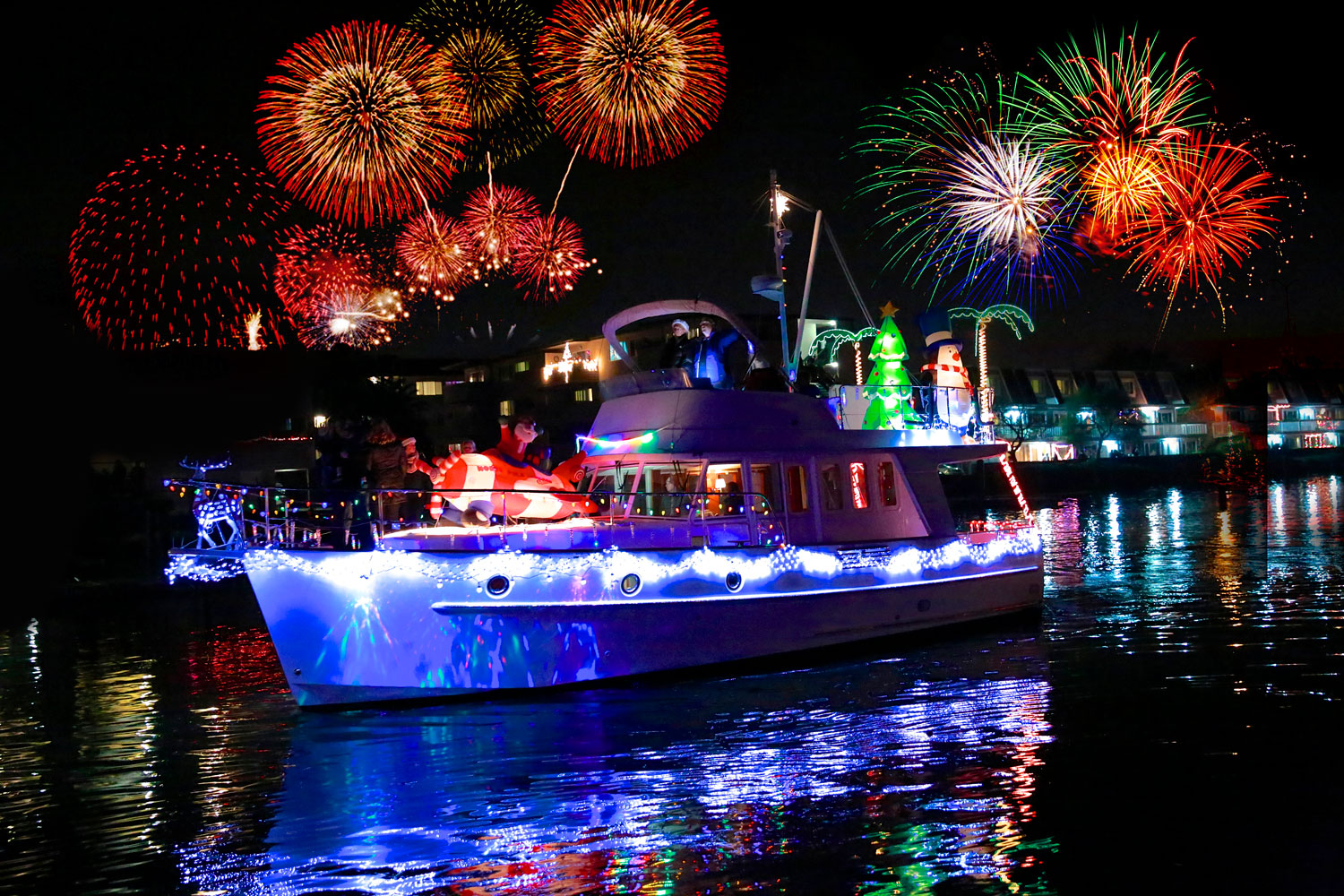 Sausalito’s Lighted Boat Parade and Fireworks Cruise Angel Island